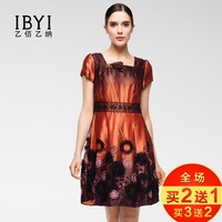 IBYI乙佰乙纳经典华丽时尚收腰显瘦高端气质连衣裙