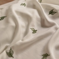 绿色叶子刺绣提花白色底棉绸人造棉布料 衬衫连衣裙汉服夏装面料
